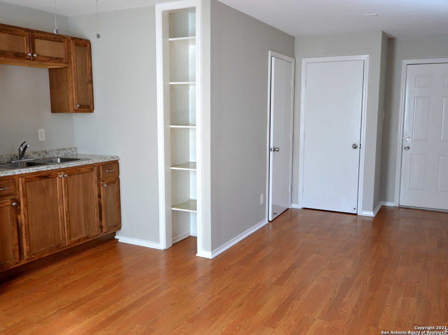 902 W Kings Hwy – photo 2