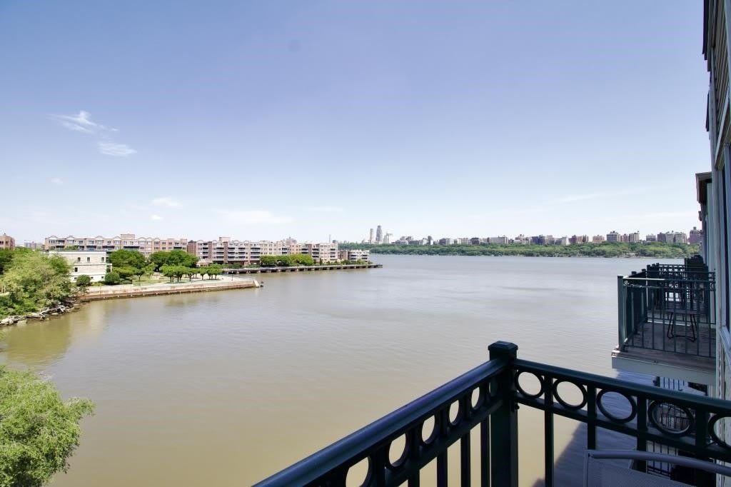 340 THE PROMENADE – photo 2