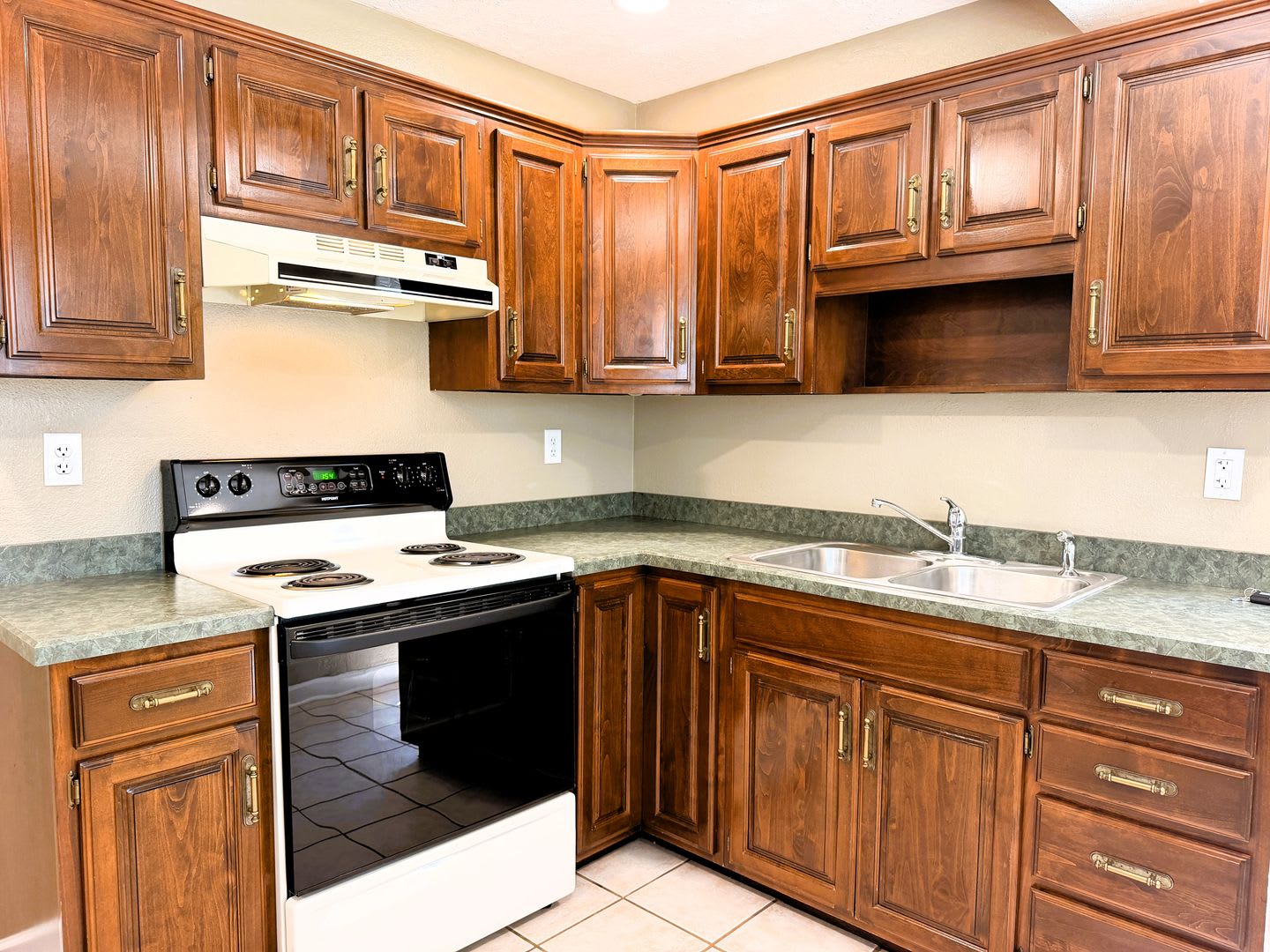 **Charming 2BR Home with Original Hardwood & Built-Ins!** – photo 3