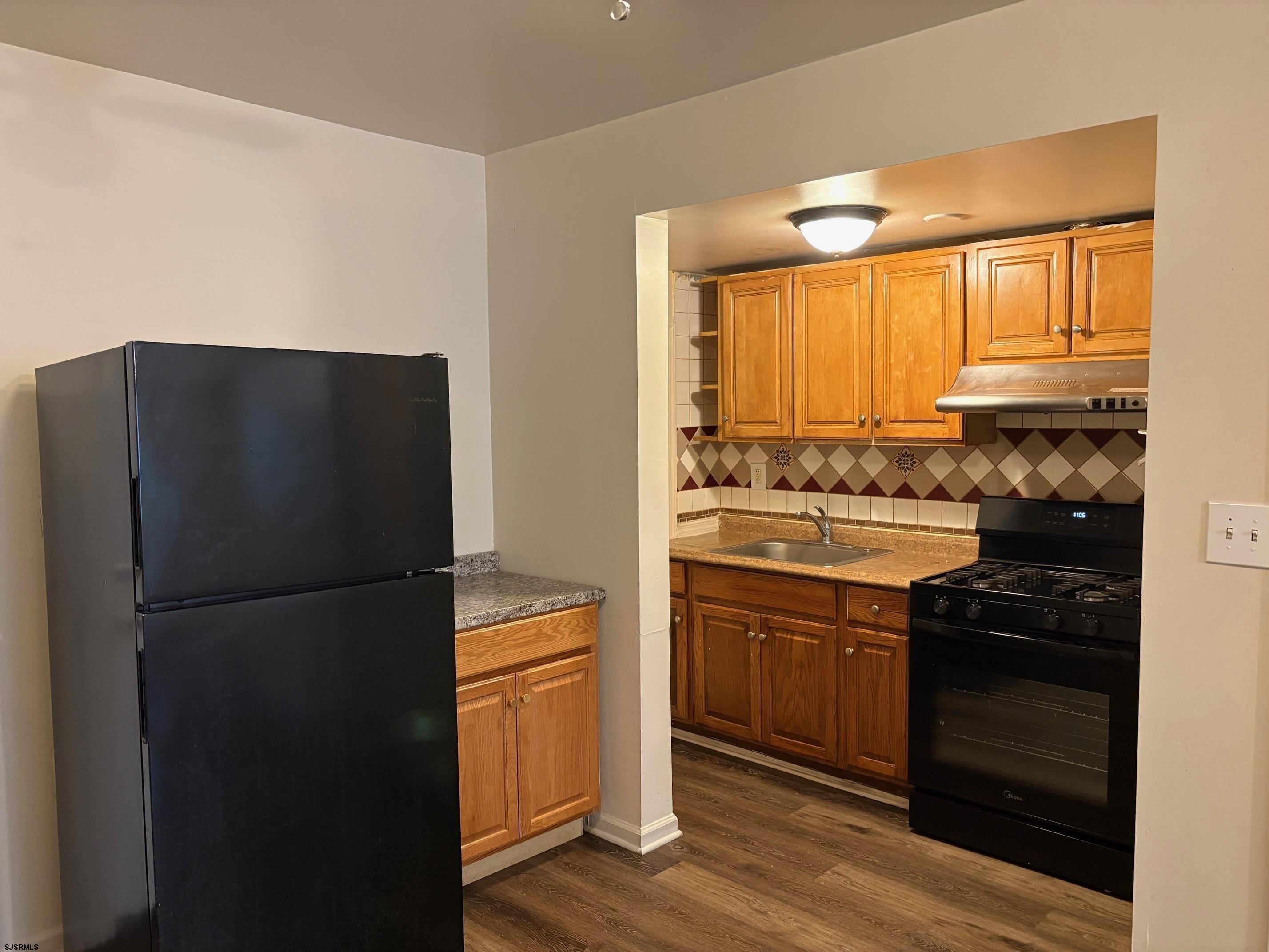 811 N Indiana Ave – photo 5
