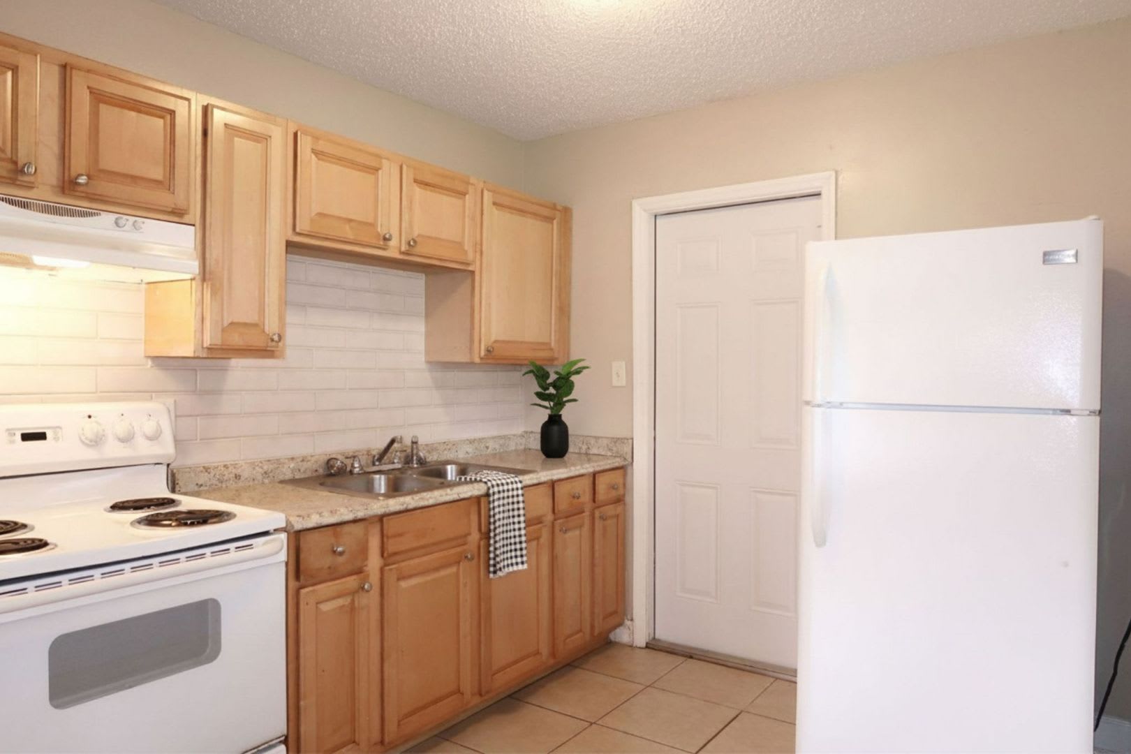 Coming Soon! 2 Bedroom, 1 Bathroom Home for Rent in West Tampa! – photo 4