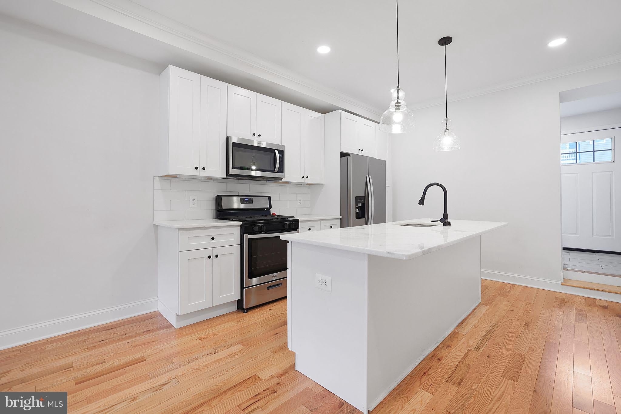 219 S Clinton Street – photo 4