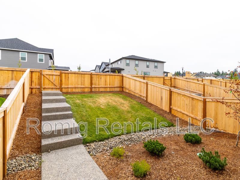 18611 Northeast 44Th Avenue – photo 2