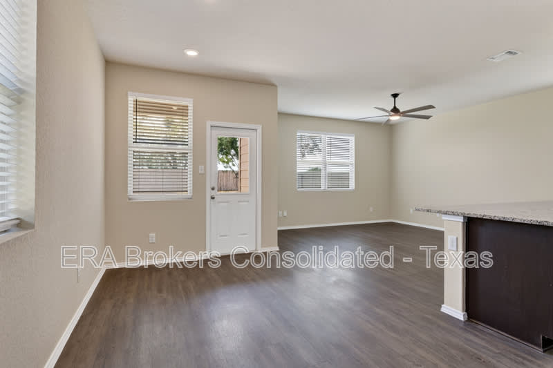 10610 Green Lake Dr – photo 3