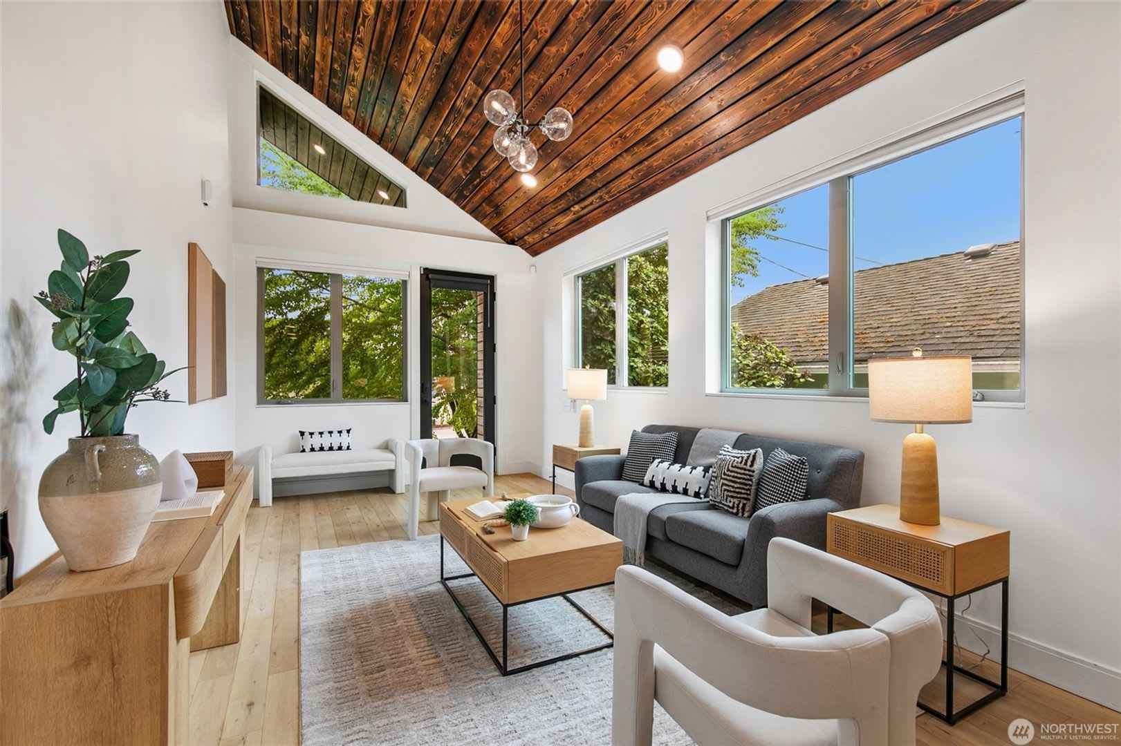 Stunning Modern 3 Bedroom Georgetown Home With Sustainable Design Smart Features – photo 4