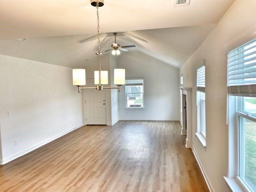 591 Cresswell Dr – photo 3