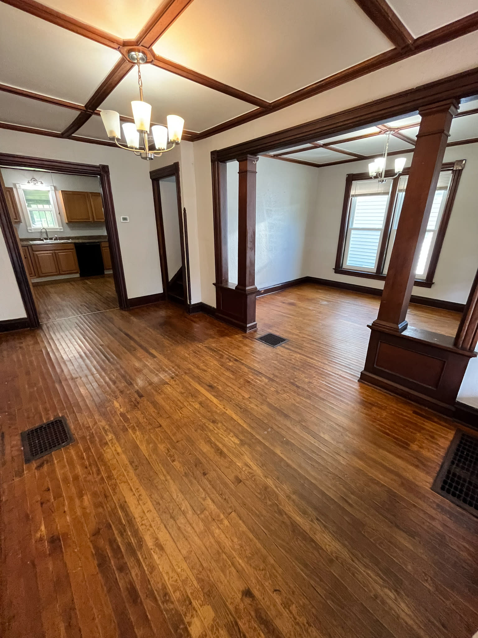 1011 Bronson Street – photo 4