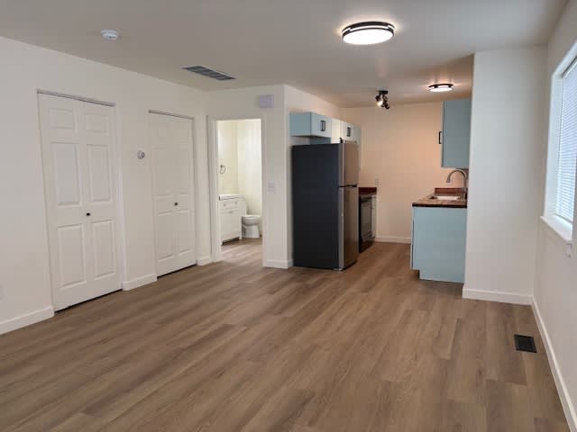 2414 Leo Avenue – photo 5