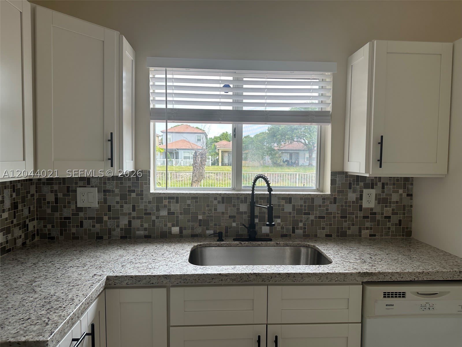 1142 NE 41st Ave – photo 4