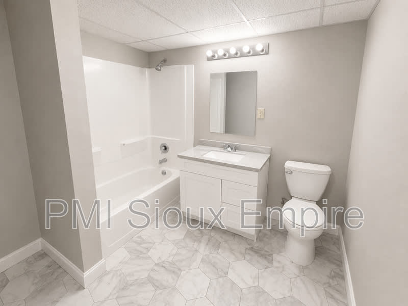 918 w 10th st – photo 5