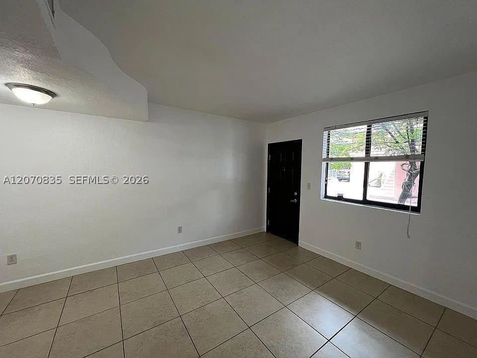 421 SW 6th St – photo 4