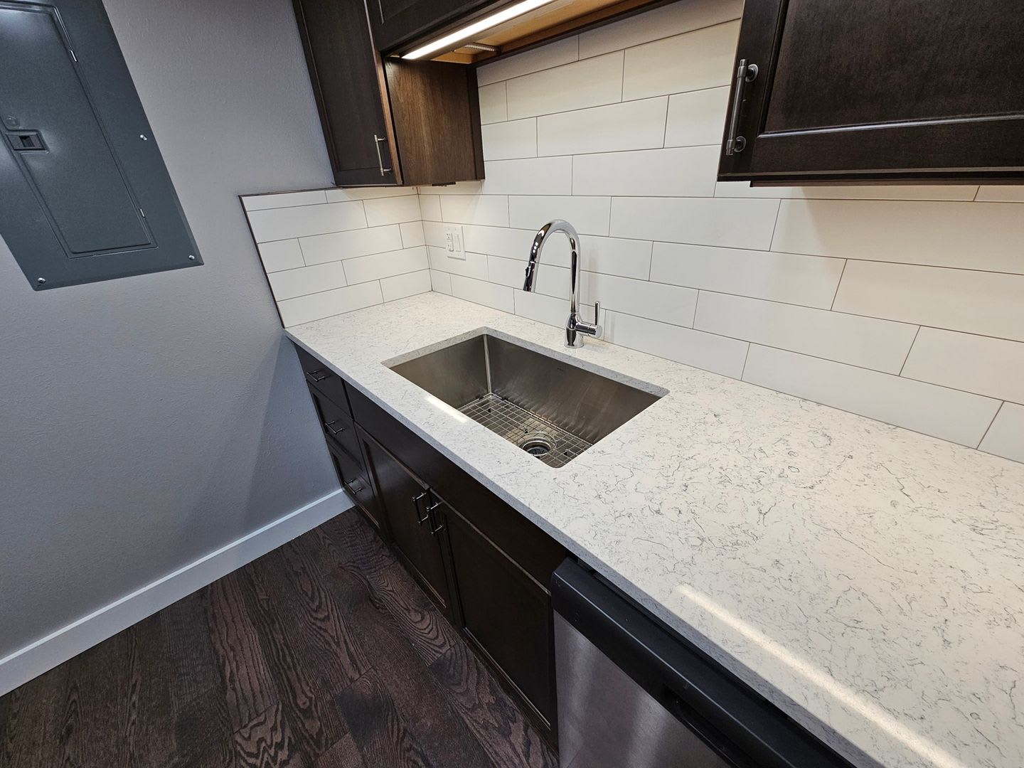 1 Bedroom Condo in Aurora – photo 4
