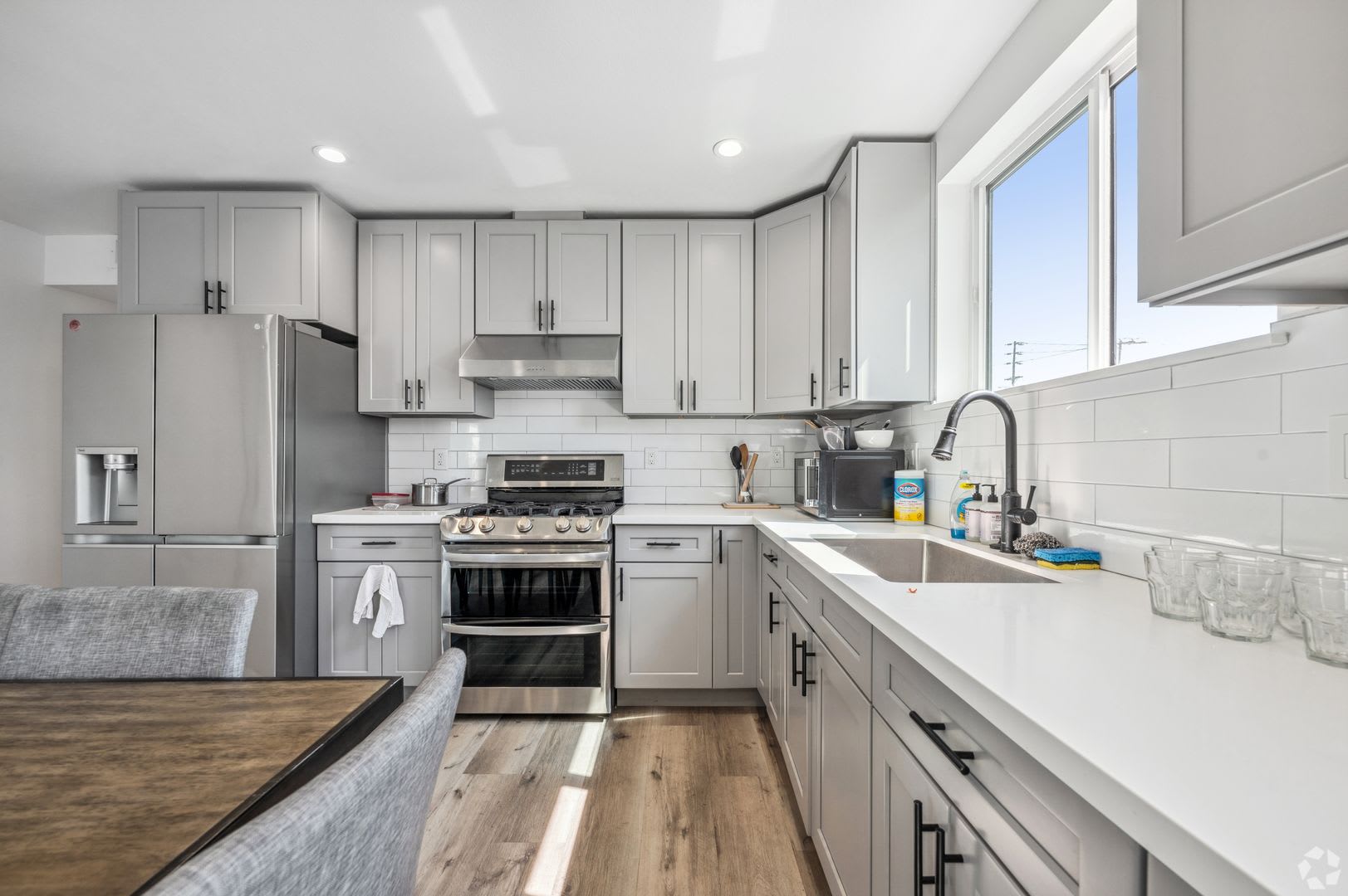 MH 1252 W 37th St – photo 1
