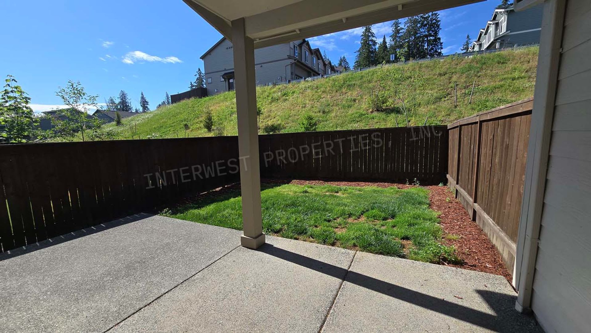 Beautiful Newer Construction 3Bd 2 5Ba Row House In Ridgefield With 2 Car Garage Fenced Backyard Air Conditioning – photo 3