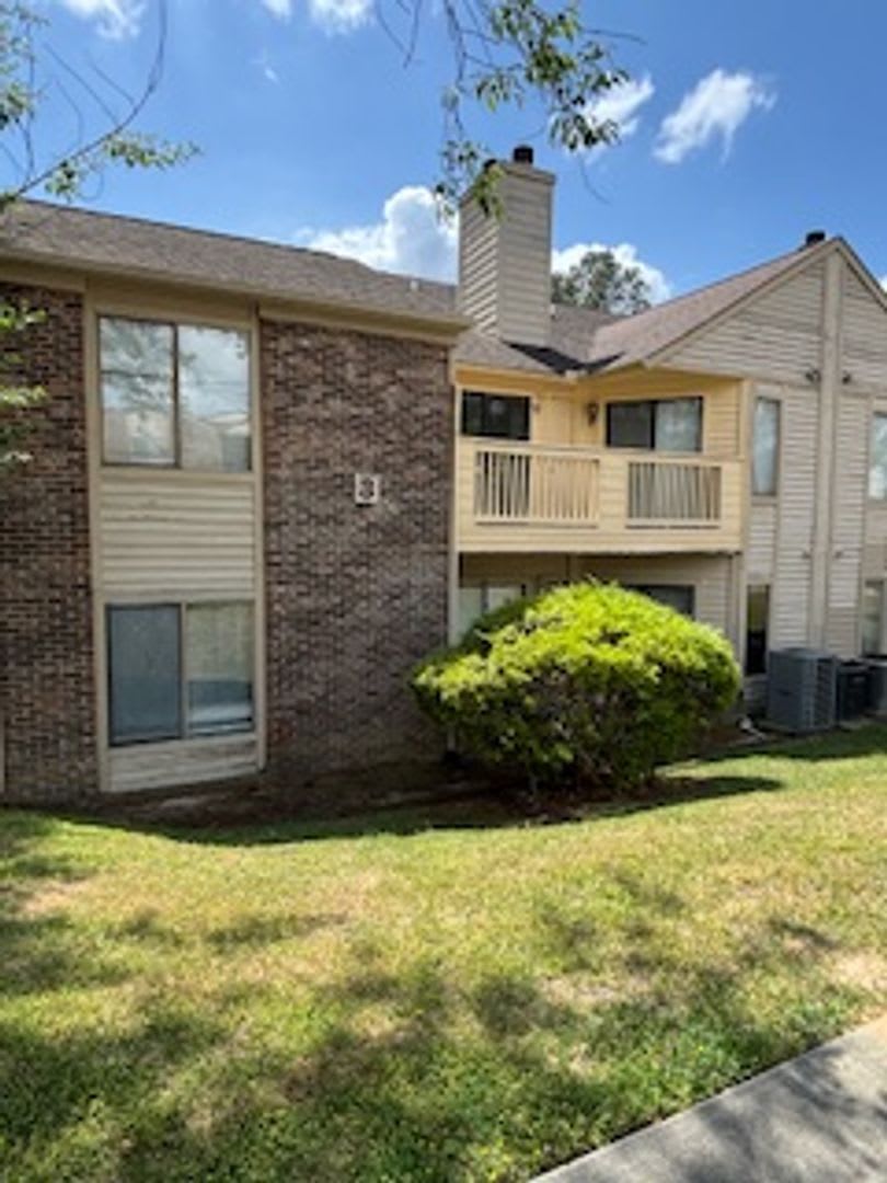 Condo, 2 bedroom and 2 bath, new Paint, New Carpet, Upstairs unit – photo 1