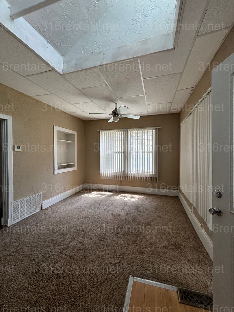 One bed one bath house available NOW! – photo 2