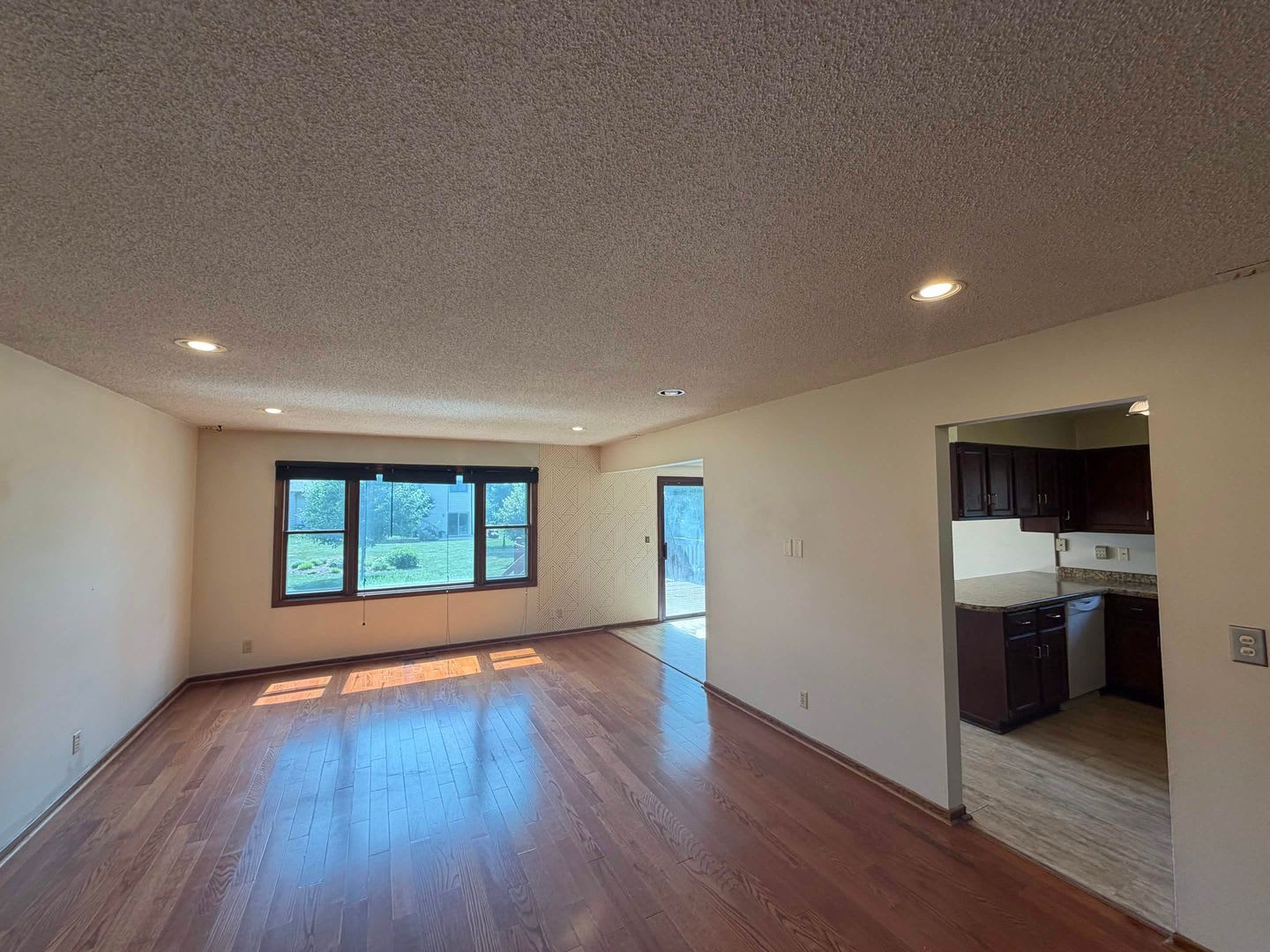 2 300 4Bd 2Ba 3303 Eddy Ln Available Now – photo 4