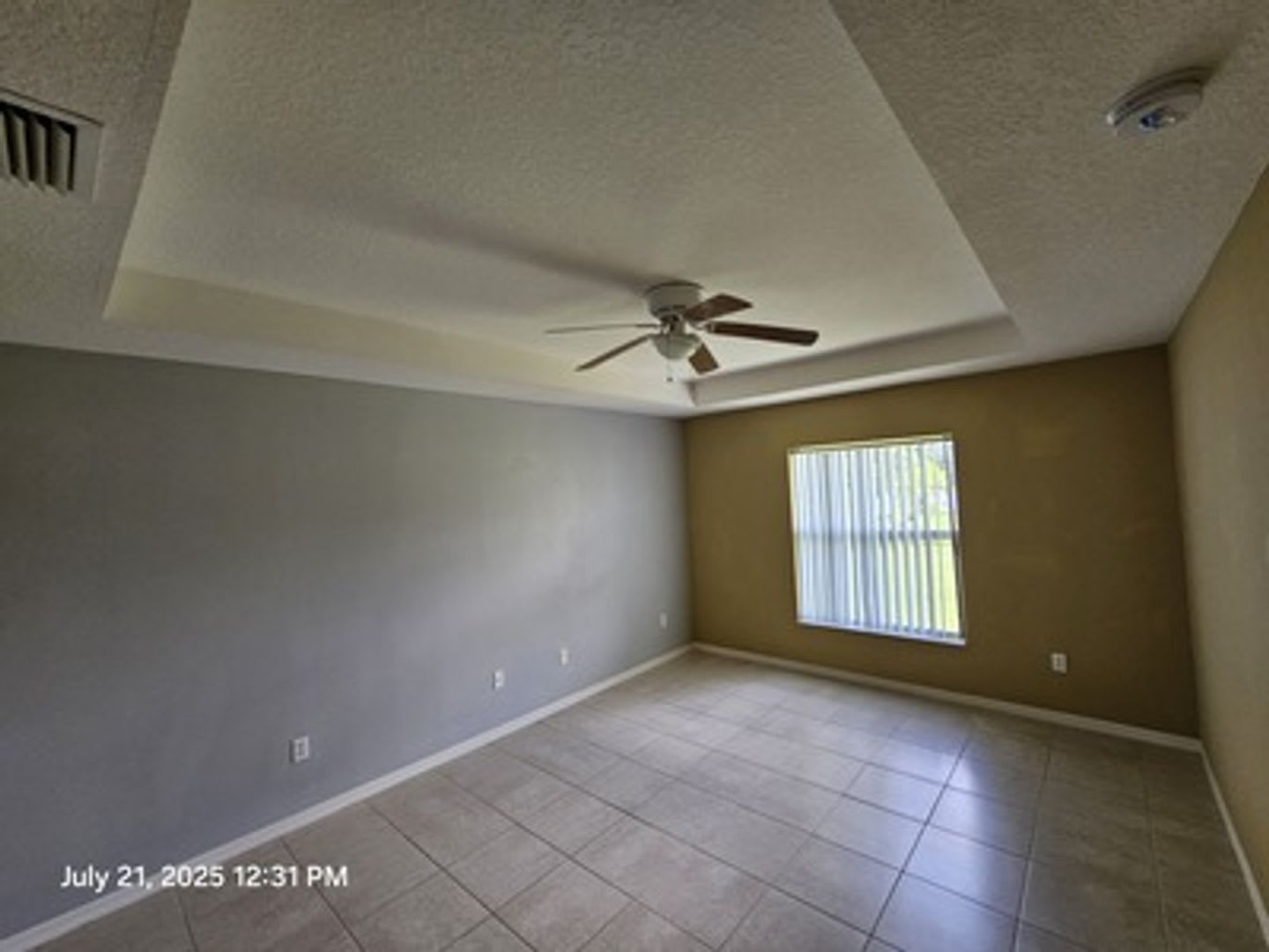 Welcome to your new home! This spacious 3-bedroom, 2-bathroom single-family home – photo 4