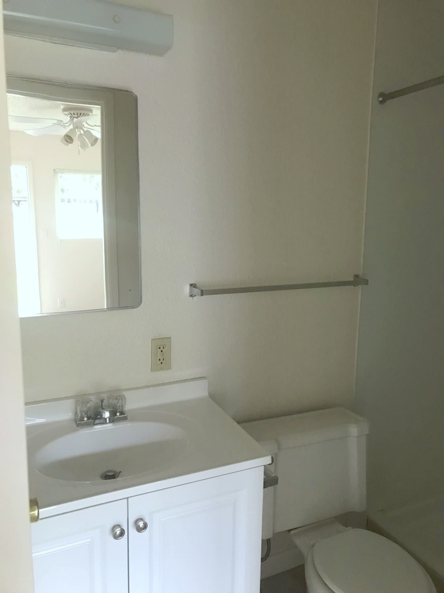 Garden Square Apartments 3 Bedroom, 2 Bath – photo 3