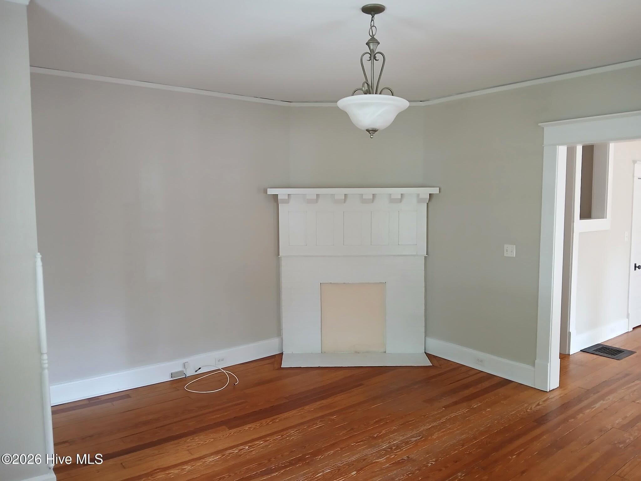 180 N May Street – photo 5