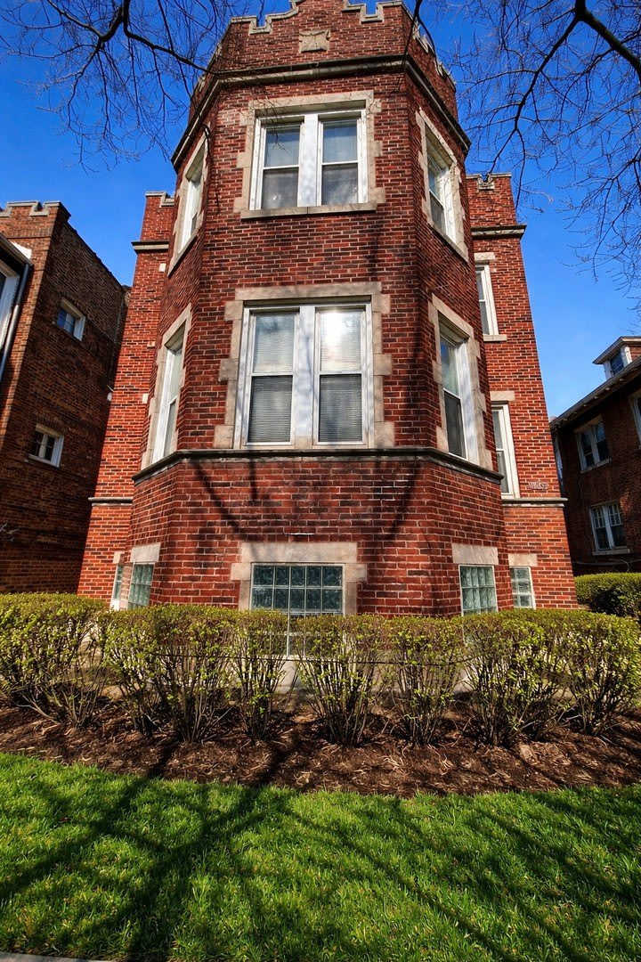 1740 W Garfield Boulevard – photo 3