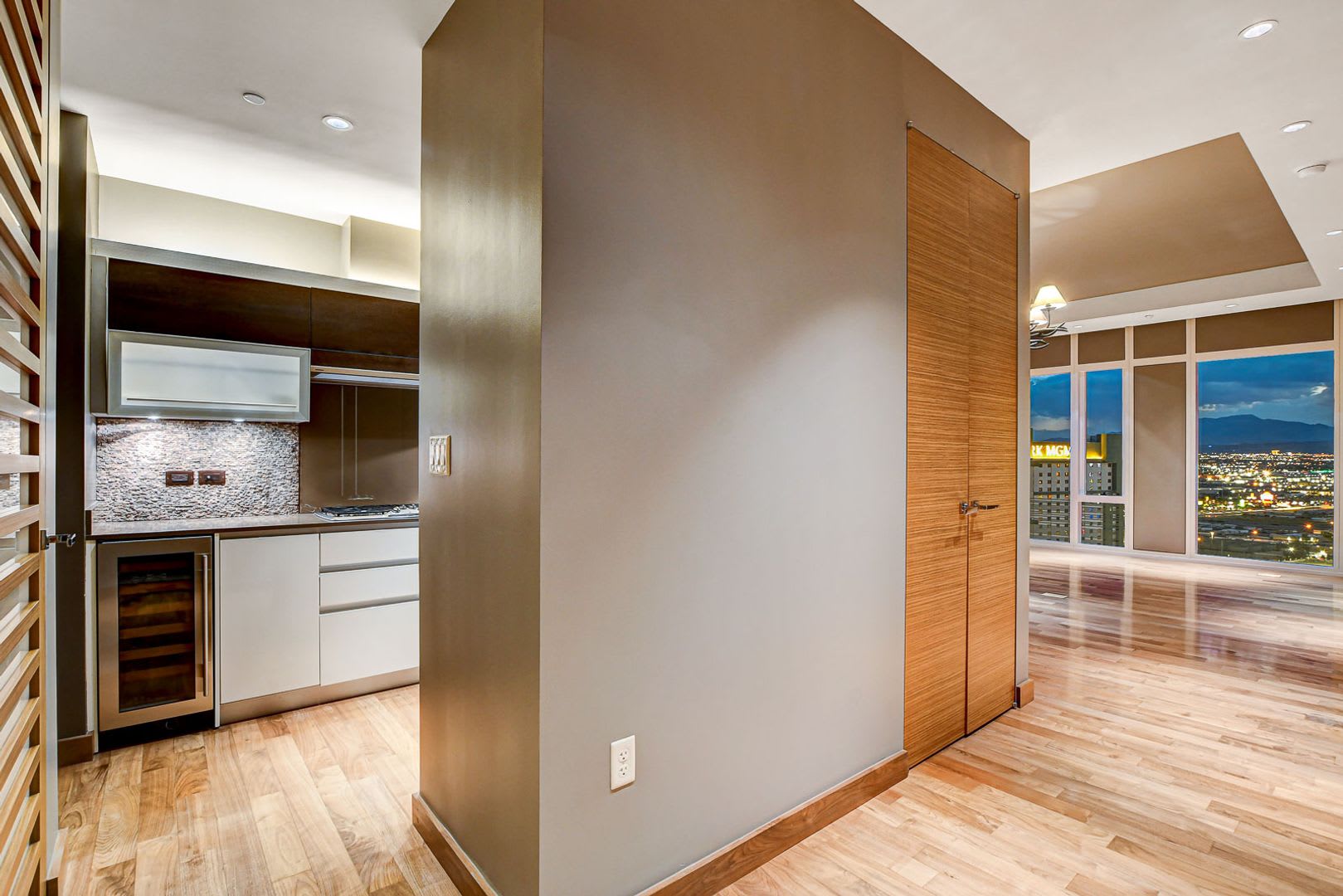 Waldorf Astoria 2711 City Mtn Views From This Stunning 1Bd 1 5Ba Residence – photo 4