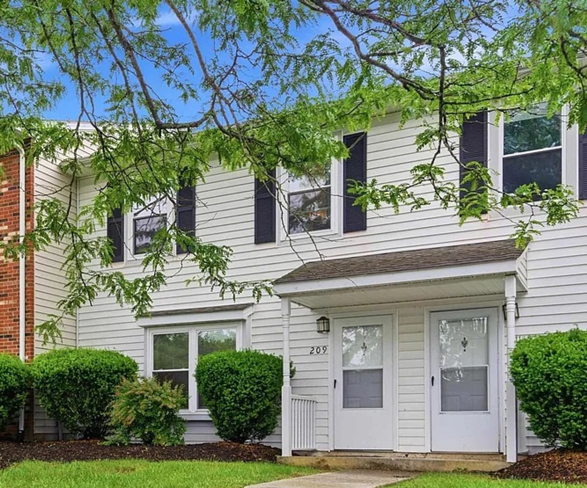 One Room in Pheasant Run Townhouse – photo 1
