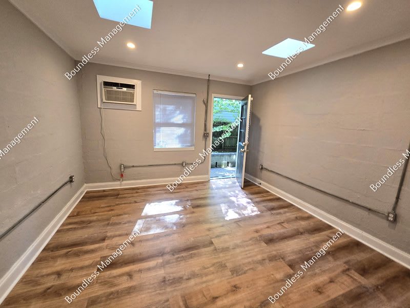 712 Highland Ave NE – photo 3