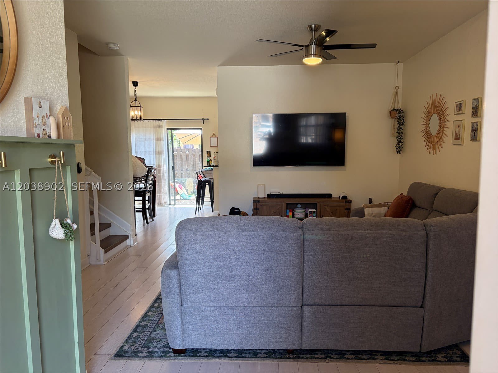 370 NE 37th Pl – photo 4