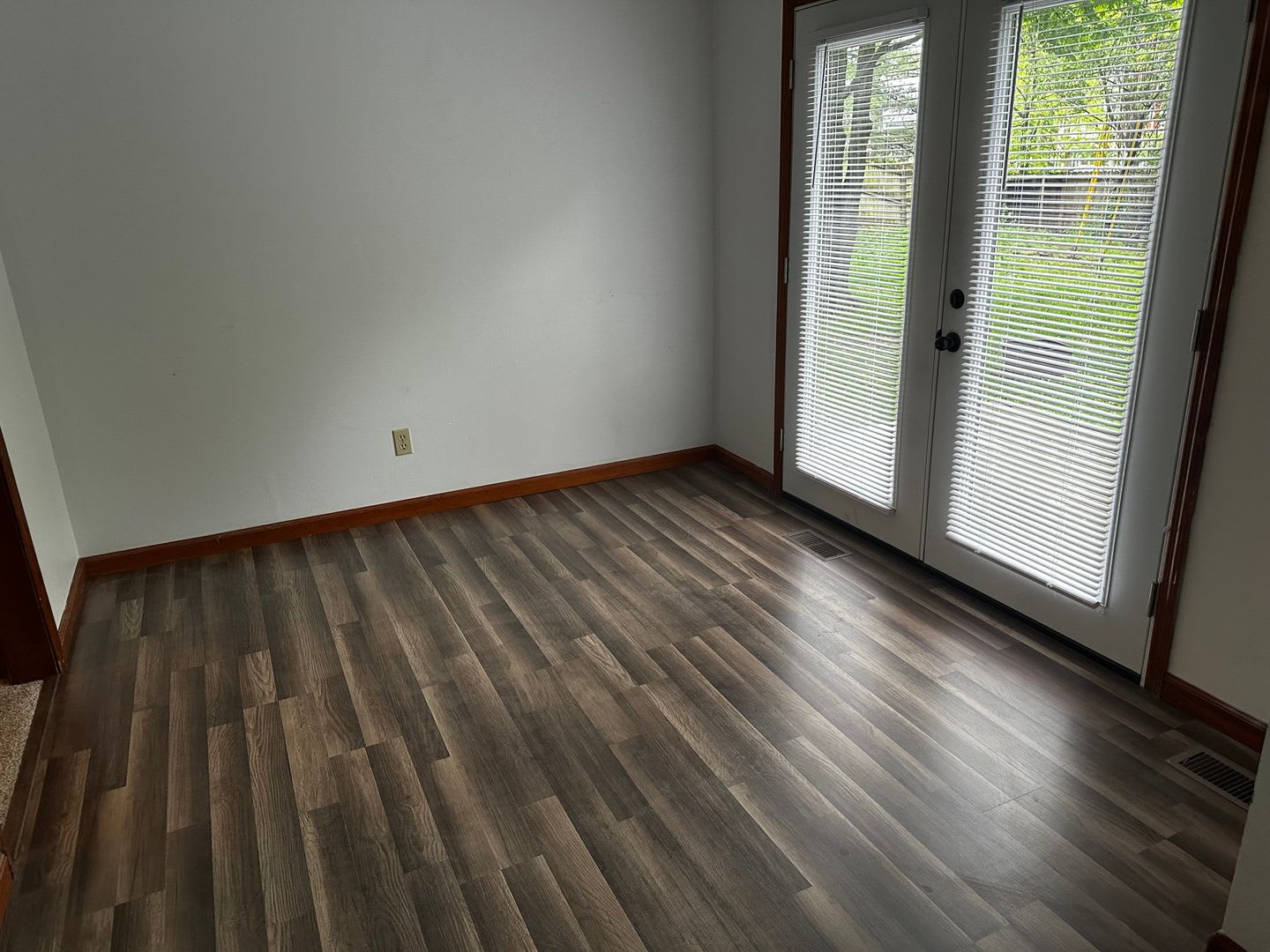 1604 S Pinestone – photo 4