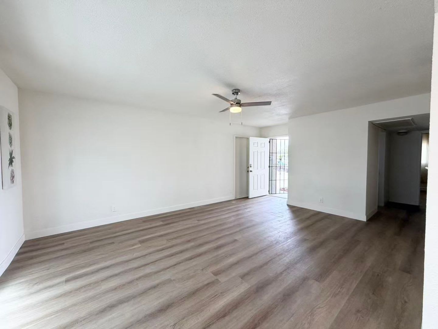 Beautifully remodeled 3-bedroom, 2-bathroom home – photo 3