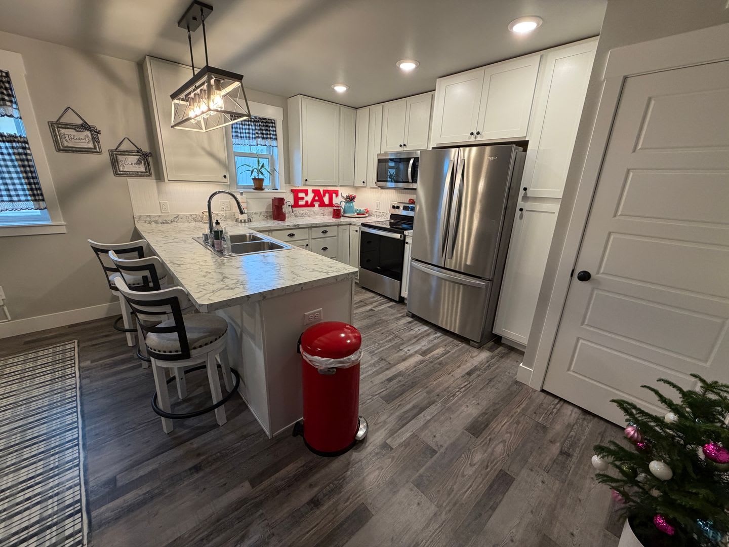 Modern 2 Bedroom Home In Quiet New Neighborhood Fully Furnished Pet Friendly Garage More – photo 1