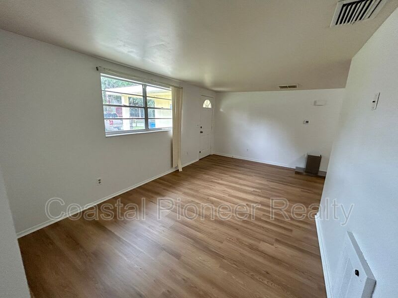 8819 W Robson St – photo 5