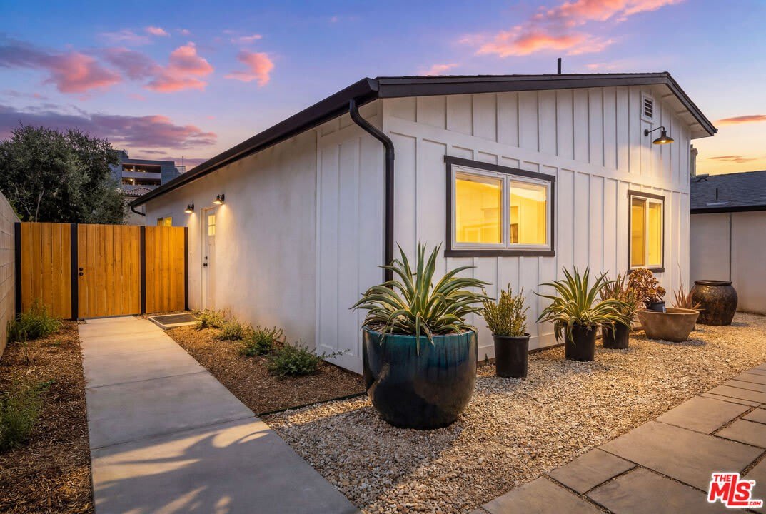 345 Genoa St – photo 2