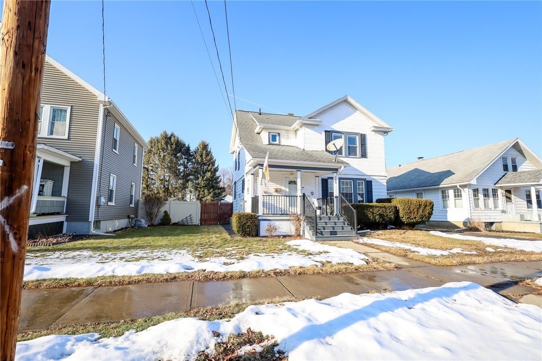 220 Kingsbury Avenue – photo 2