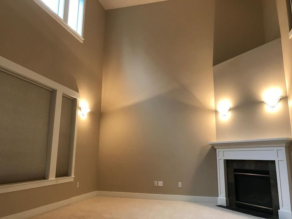 Spacious Home in Desirable Fircrest – photo 4