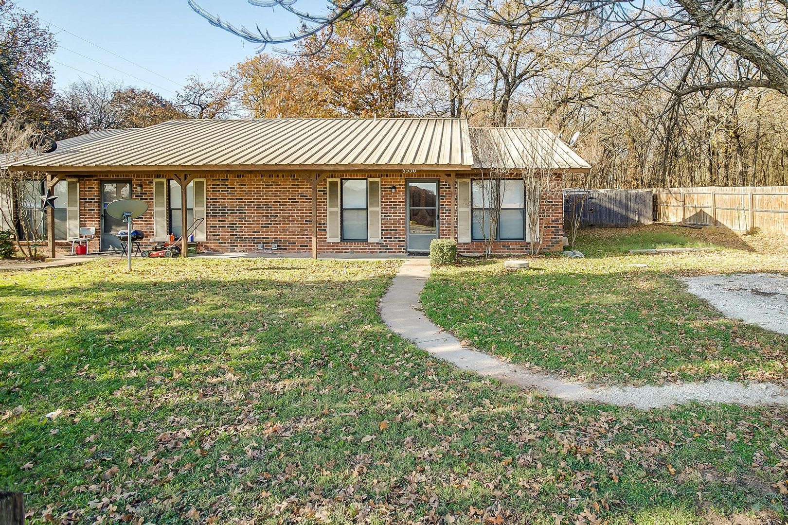 One Side of Very Nice Duplex West Granbury- 2 Bed, 2 Bath- 76049 – photo 2