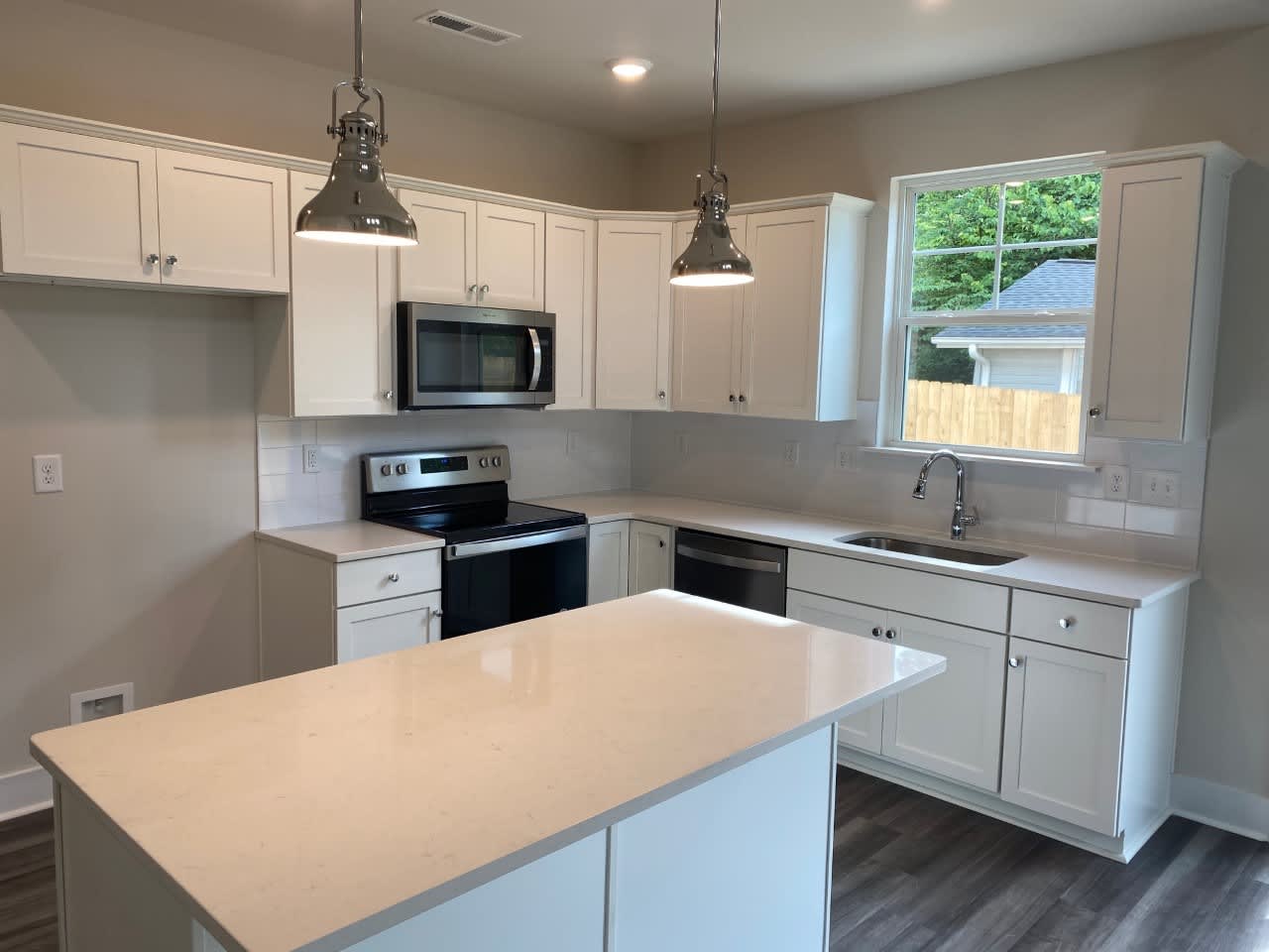 1009 Justice Avenue – photo 5