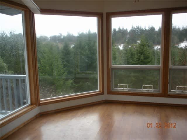 Spacious Home With Sunroom – photo 3