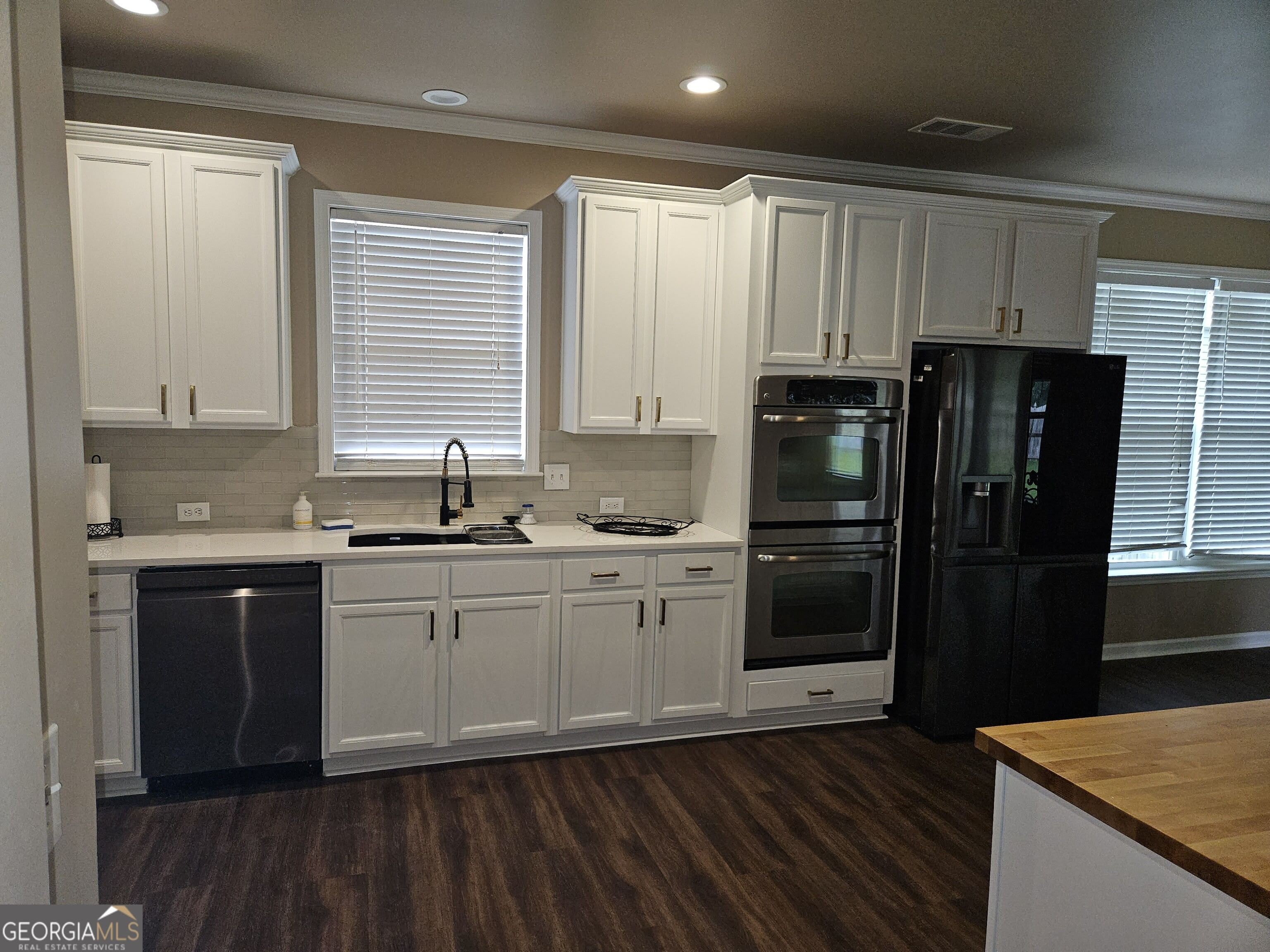 536 Longwood PL – photo 2