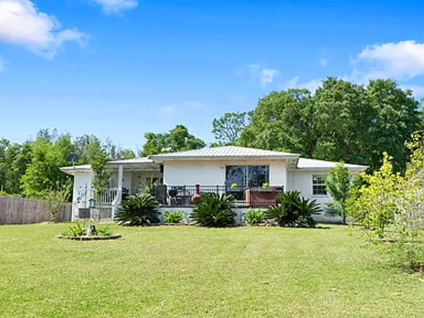 3 Bedroom 2 Bath Lakefront Home – photo 4
