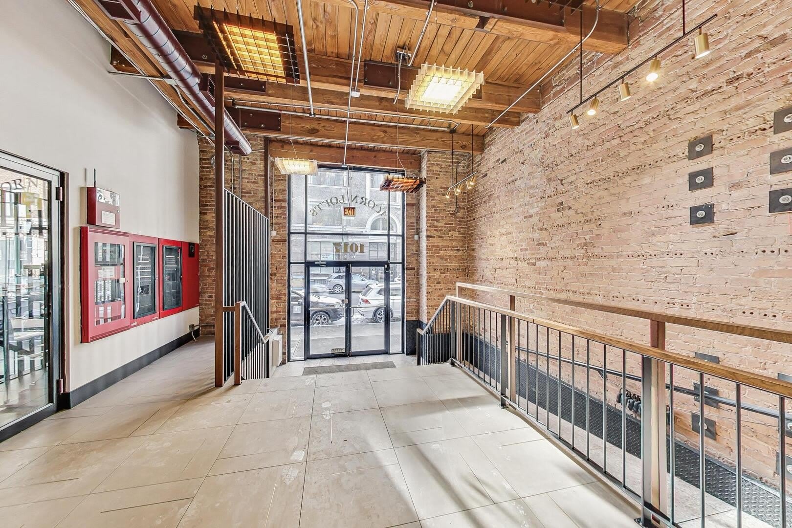 1017 W Washington Boulevard – photo 3
