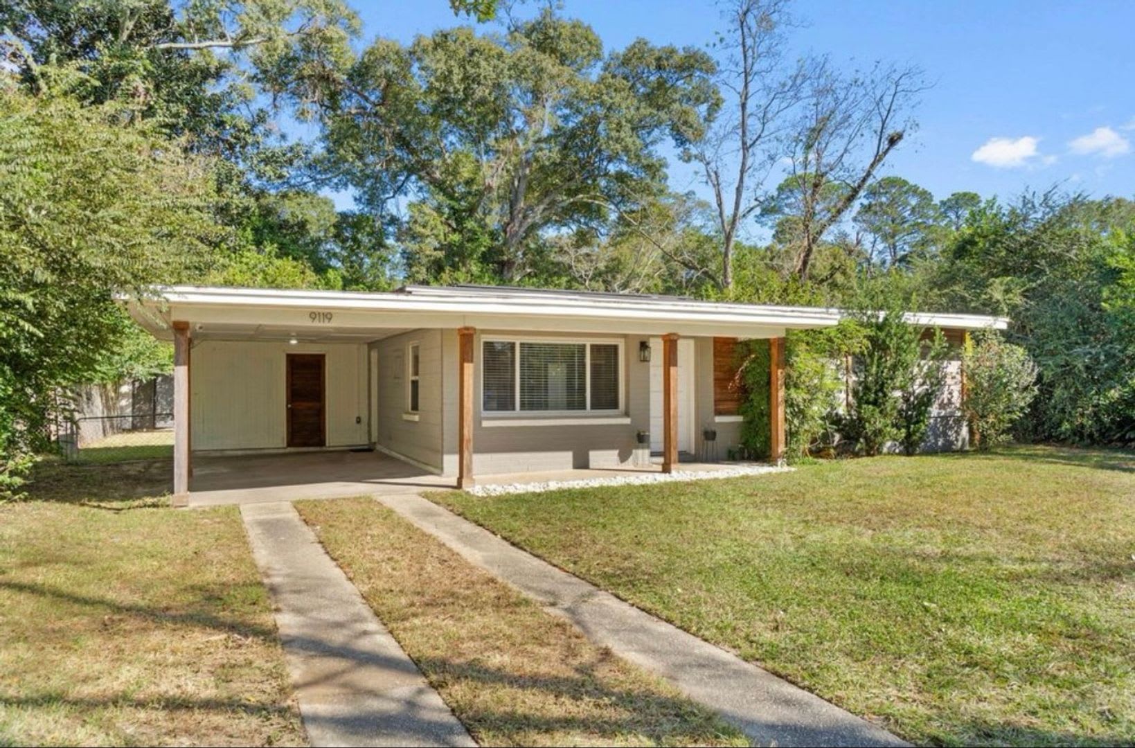 Beautifully Updated 3-Bedroom Home with Modern Finishes & Spacious Living! – photo 1