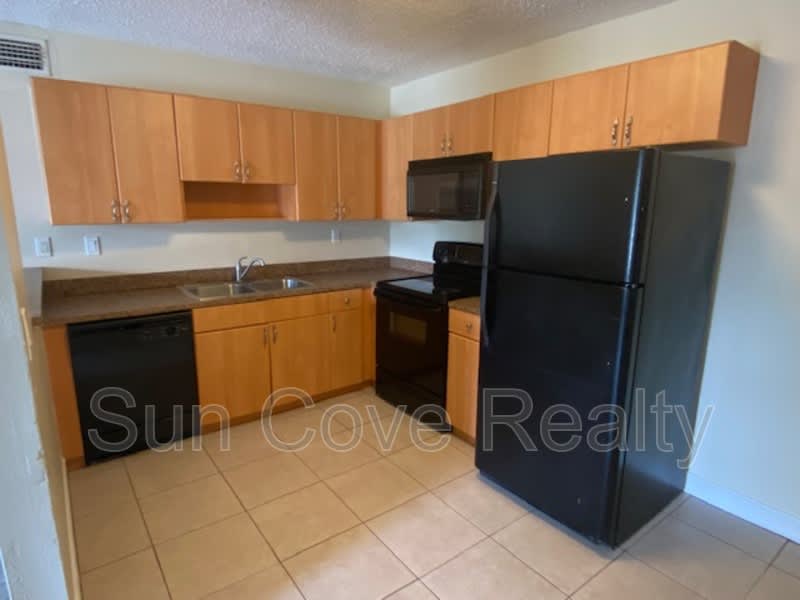 21027 Voyager Blvd – photo 4