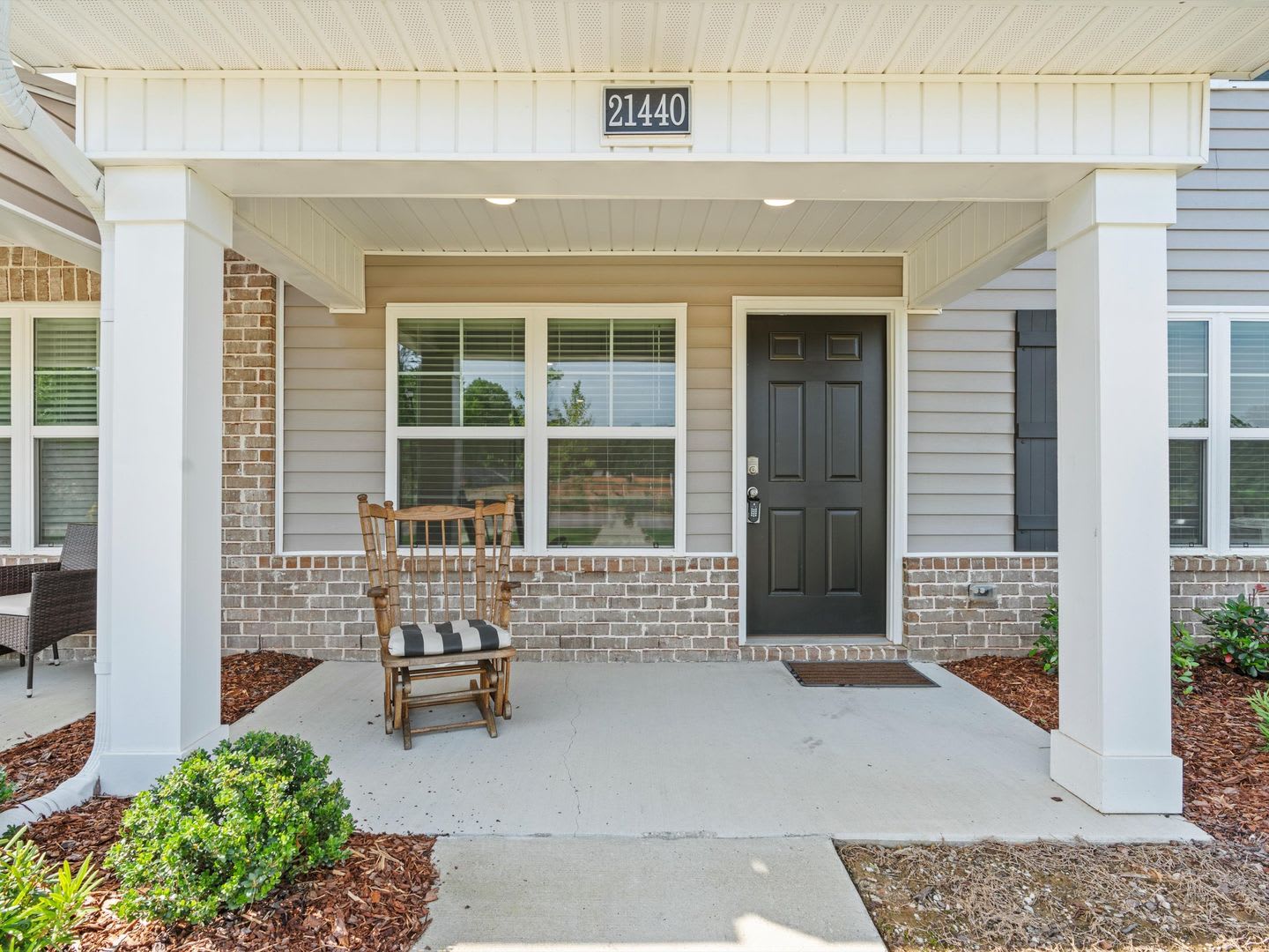 Fantastic Location – Spacious 3 Bedroom Townhome with Rear-Entry Garage! – photo 1