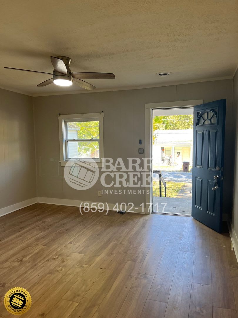 2-Bed 1-Bath House – photo 2