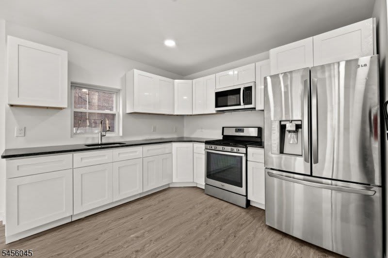 113 Marshall St – photo 3