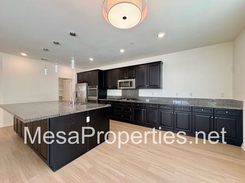3244 E Yellowstone Drive – photo 4