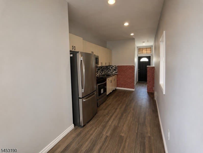 35-37 Lentz Ave – photo 2