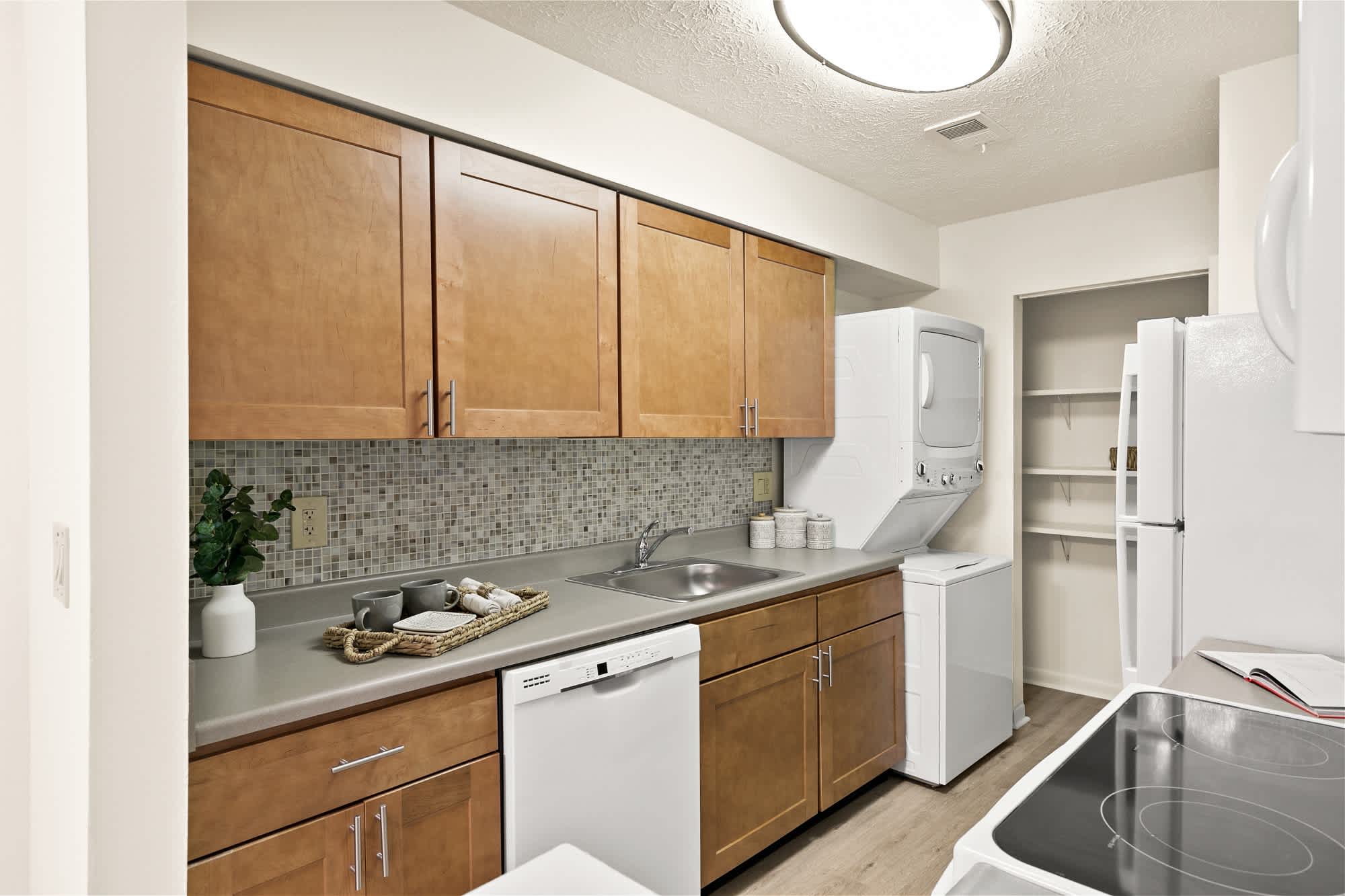 Roxalana Hills Apartments – photo 1